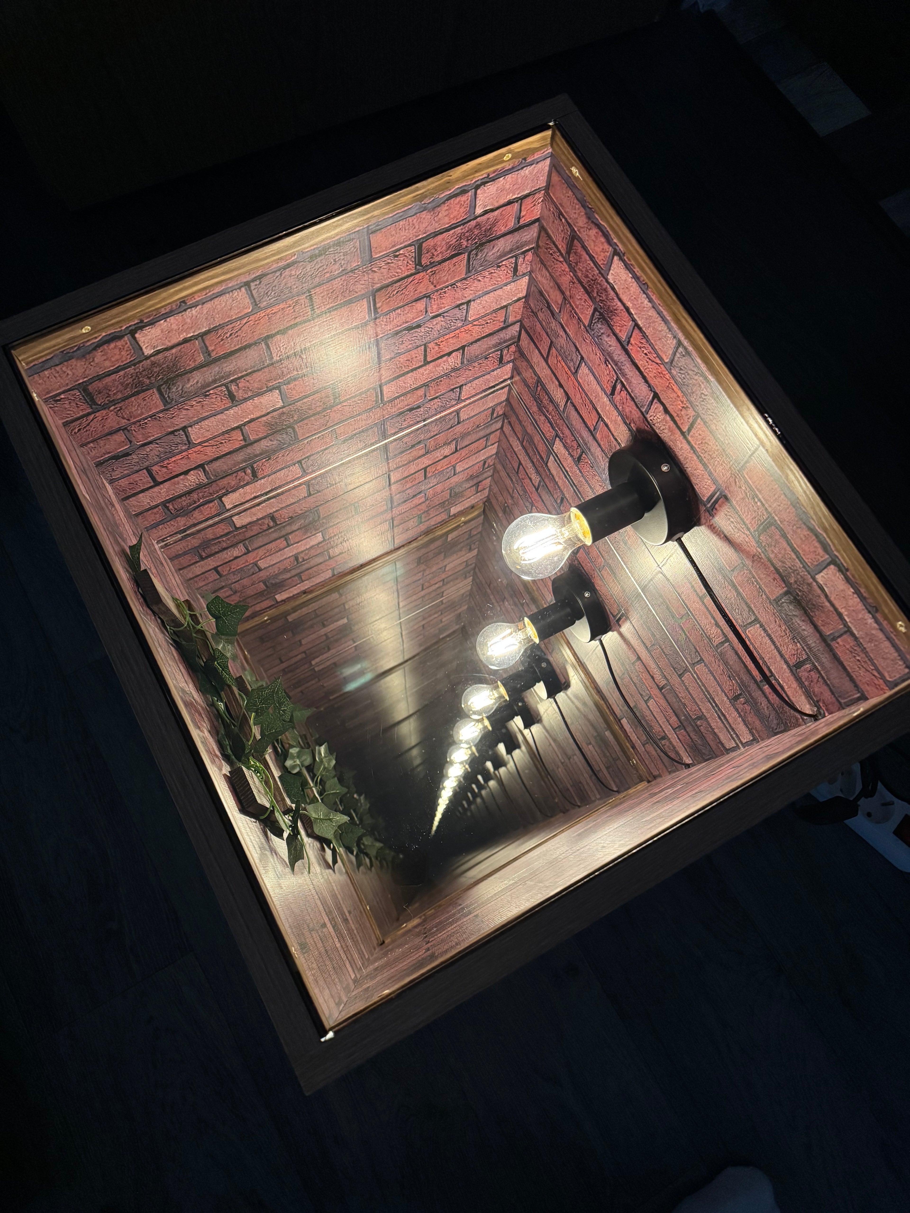 Infinity Mirror Table – Handgefertigt in Berlin von AM Depth Lab