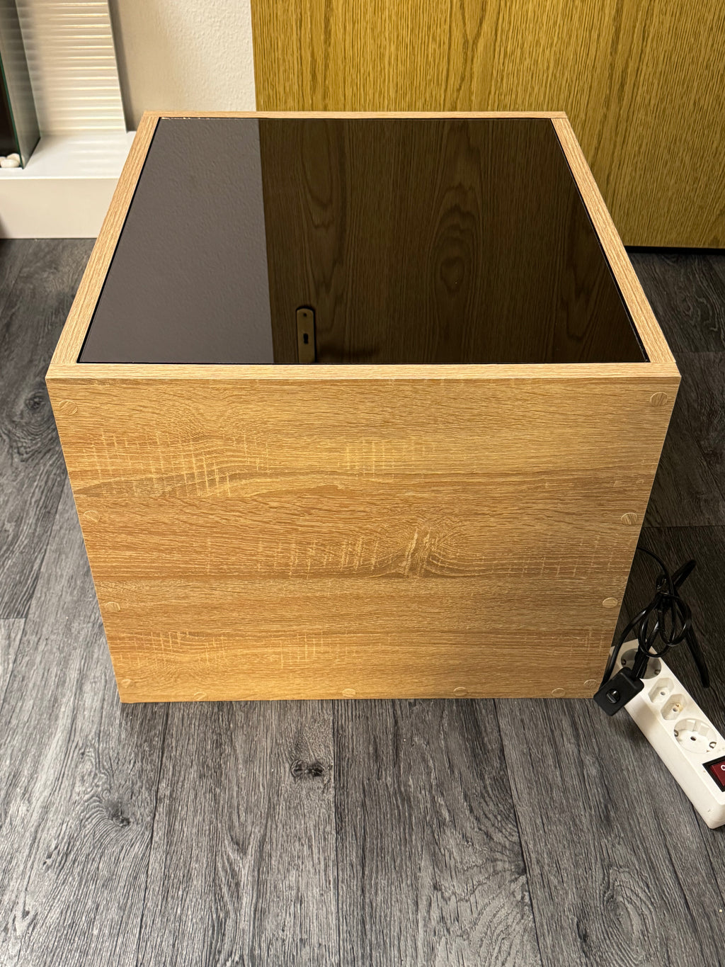 Infinity Mirror Table – Handgefertigt in Berlin von AM Depth Lab