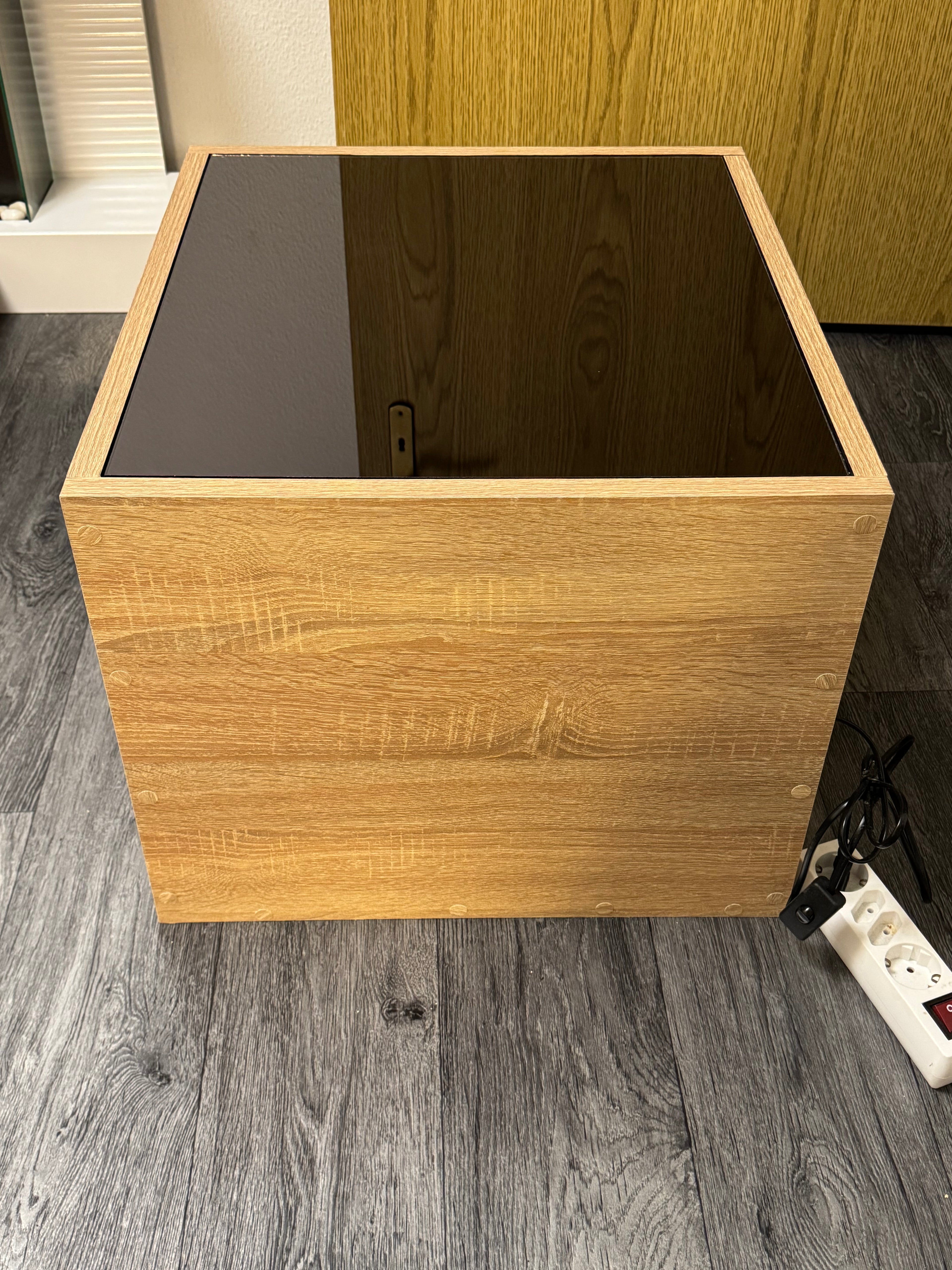 Infinity Mirror Table – Handgefertigt in Berlin von AM Depth Lab