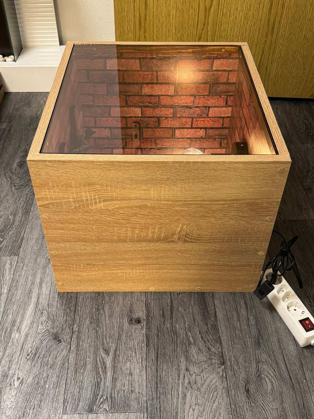 Infinity Mirror Table – Handgefertigt in Berlin von AM Depth Lab