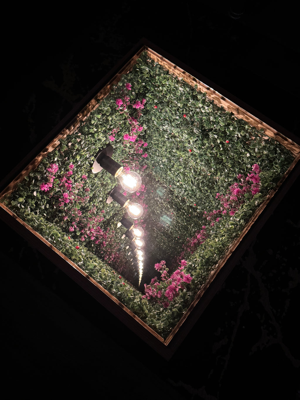 Infinity Mirror Table – Garden Style - Handgefertigt in Berlin