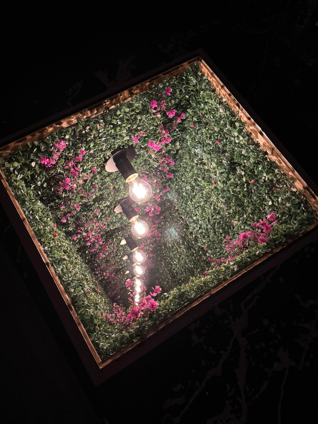 Infinity Mirror Table – Garden Style - Handgefertigt in Berlin