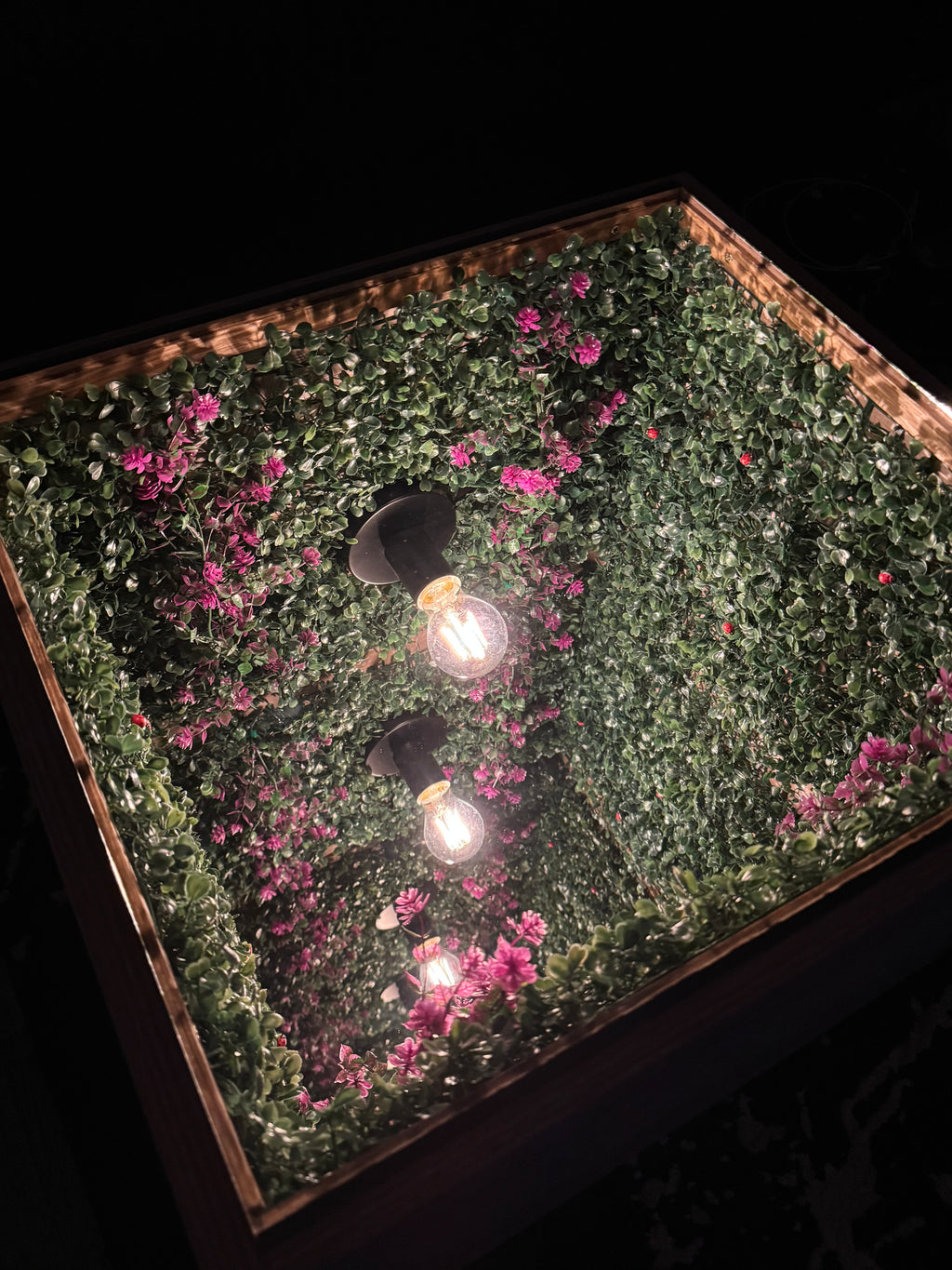 Infinity Mirror Table – Garden Style - Handgefertigt in Berlin