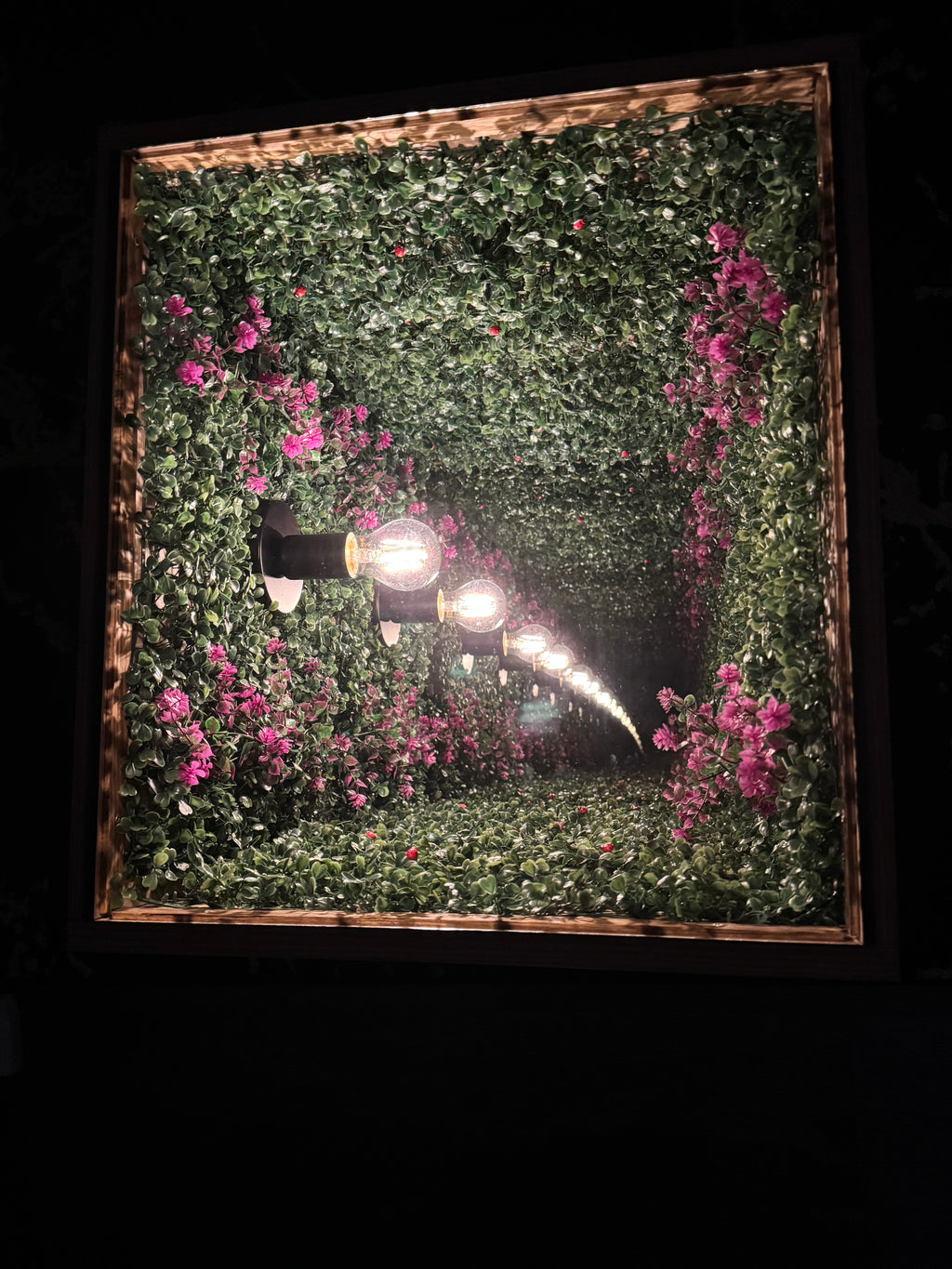 Infinity Mirror Table – Garden Style - Handgefertigt in Berlin