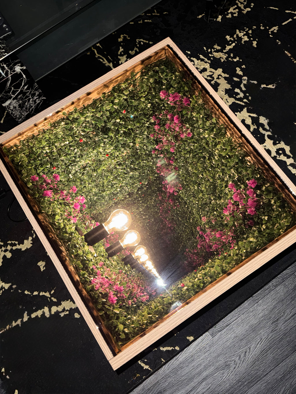 Infinity Mirror Table – Garden Style - Handgefertigt in Berlin