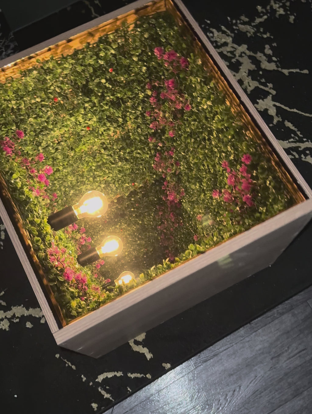 Infinity Mirror Table – Garden Style - Handgefertigt in Berlin