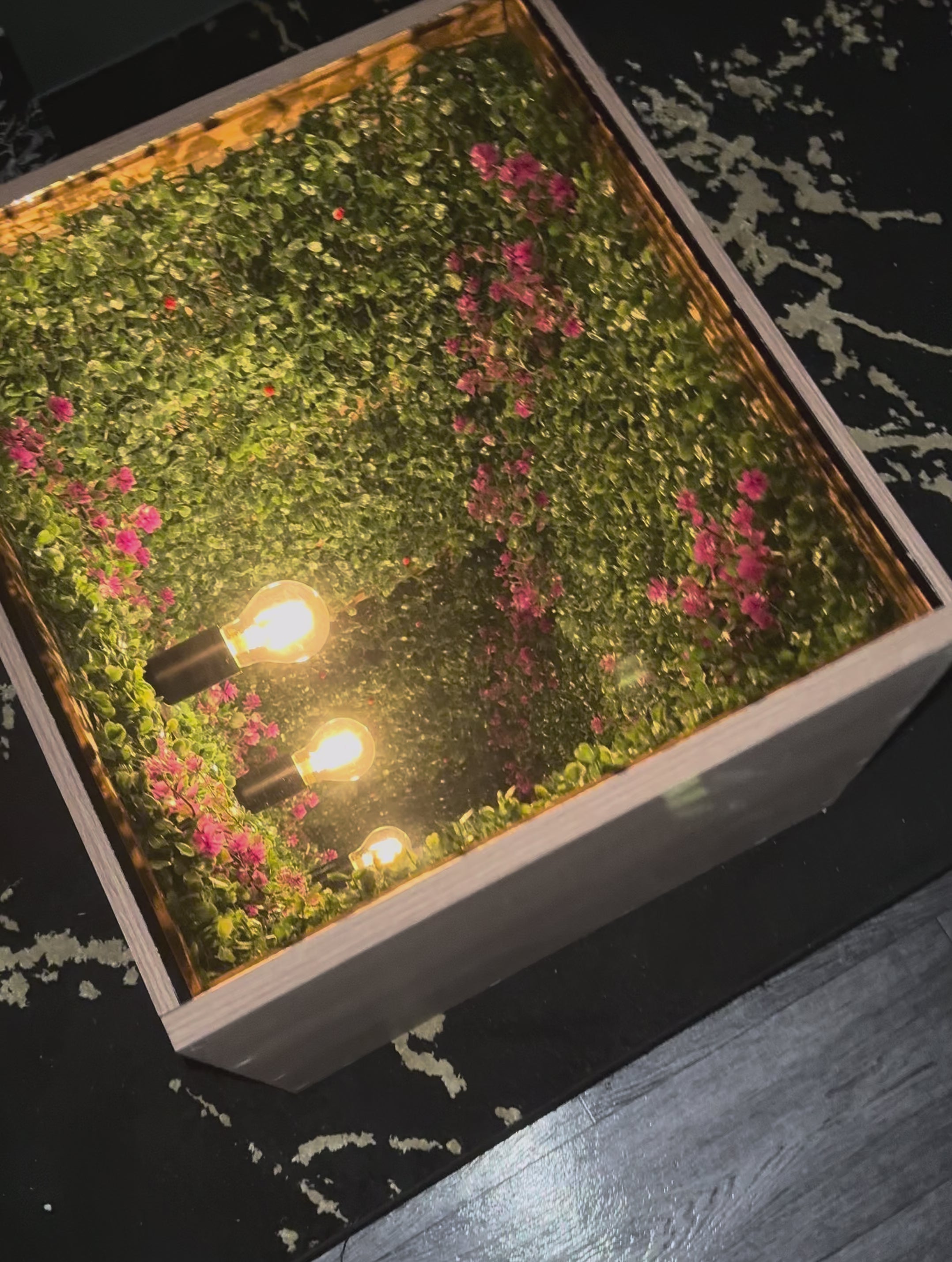 Infinity Mirror Table – Garden Style - Handgefertigt in Berlin
