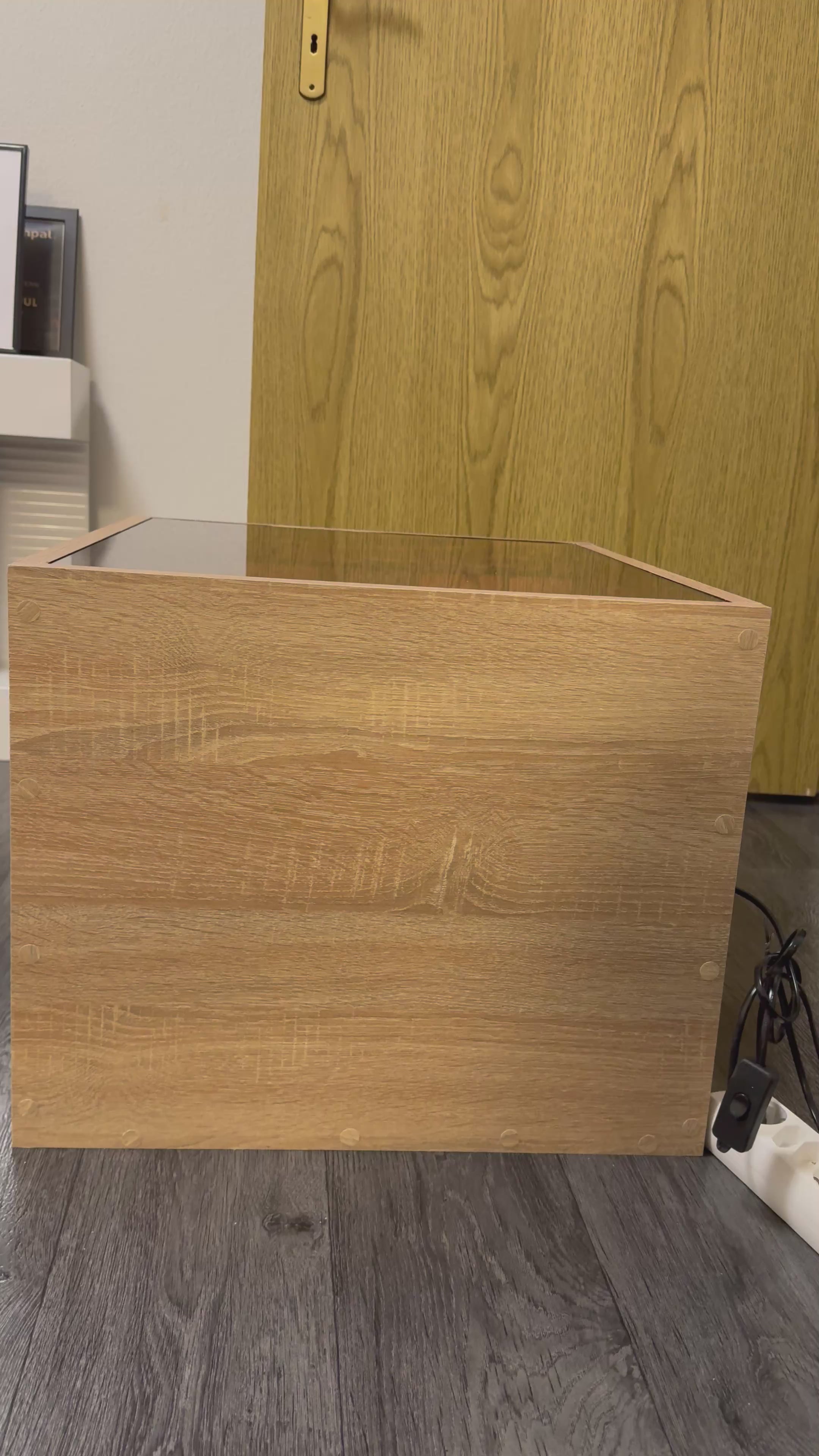 Infinity Mirror Table – Handgefertigt in Berlin von AM Depth Lab